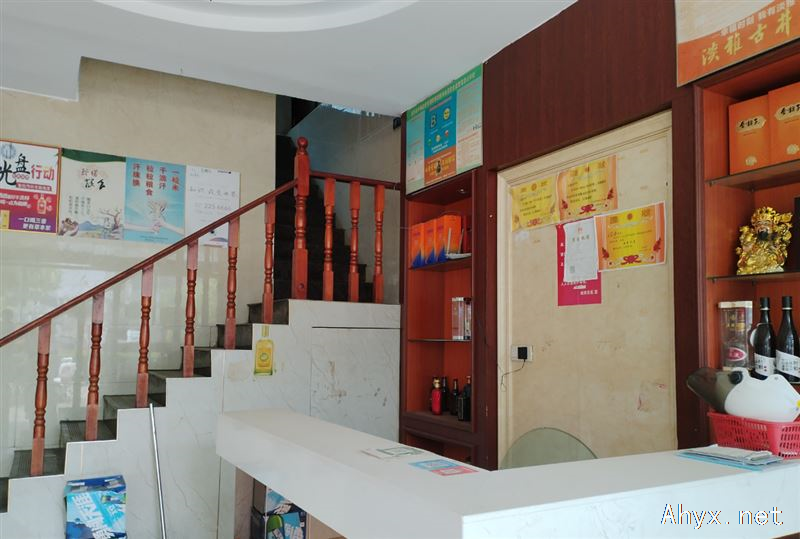 岳西城南国税局对面饭店出租(原绿色酒楼,空店出租)