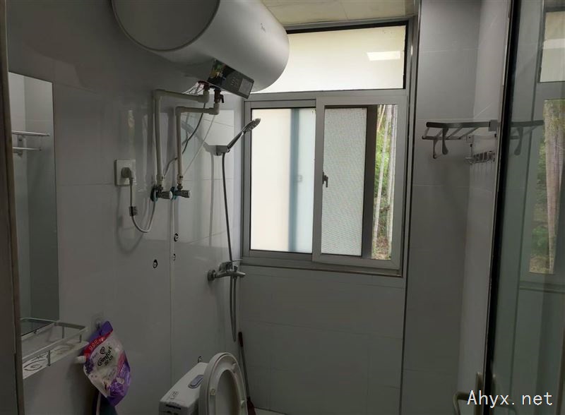 出租三室一厅,一室一厅。两套自建房,环境好。