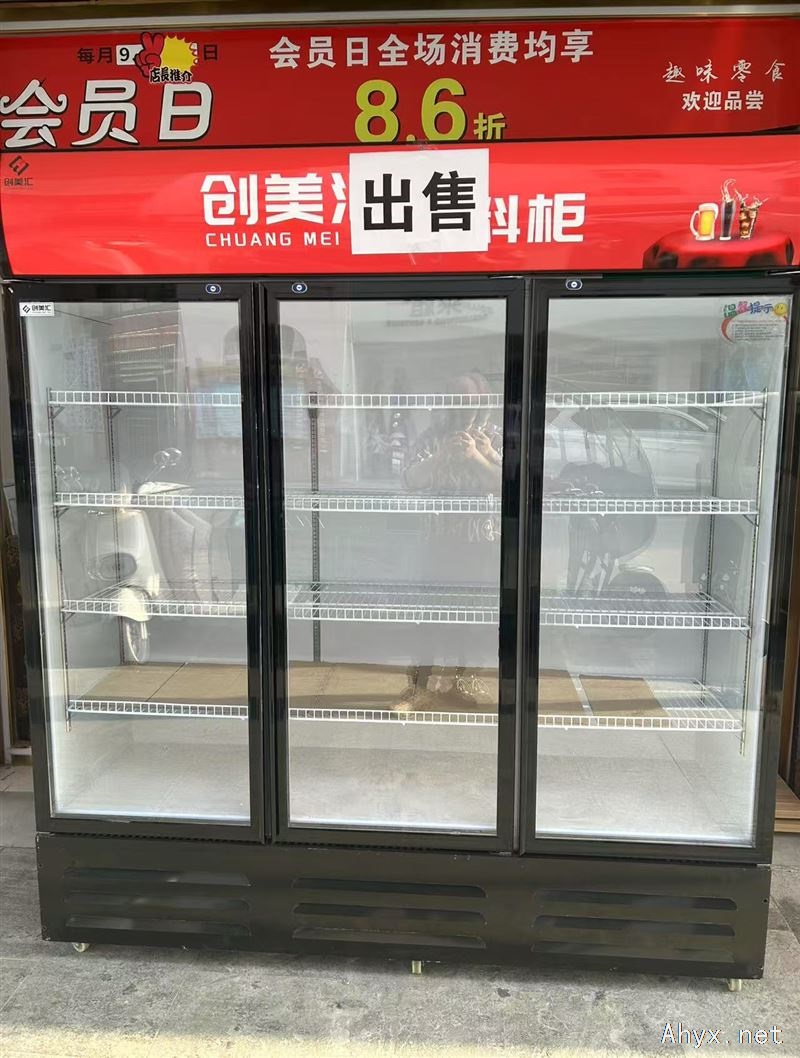 处理三开门展示柜