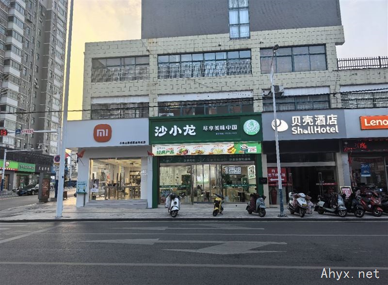 金太阳沙小龙招聘服务员！