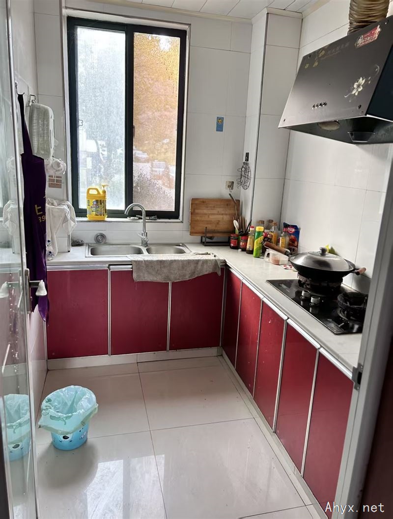 岳西县山货大市场四组团3号楼1单元 ,三室两厅房屋出租