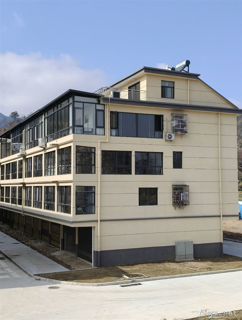 恒泰城金翠名园后面。门面出租。