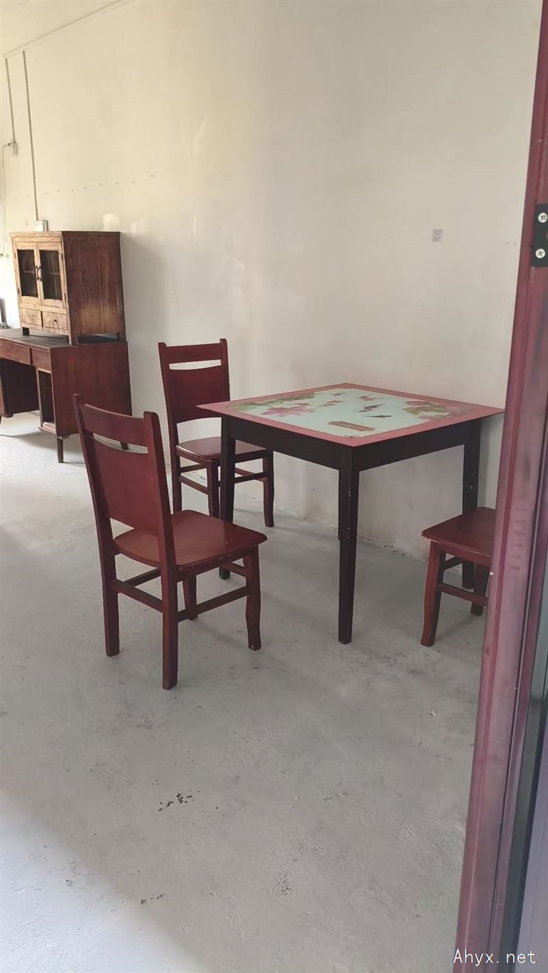 毛电地理位置好，家人住，带娃上学，坐公交逛街买菜，都很方便。